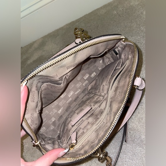 Michael Kors Emmy Large dome satchel - Picture 3 of 3